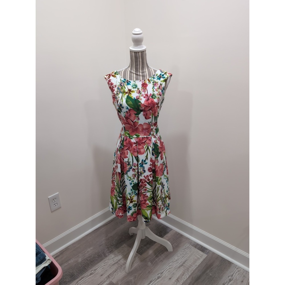 DB Women's Floral Pleated Sleeveless Dress Size 8‎ Coquette Feminine Romantic